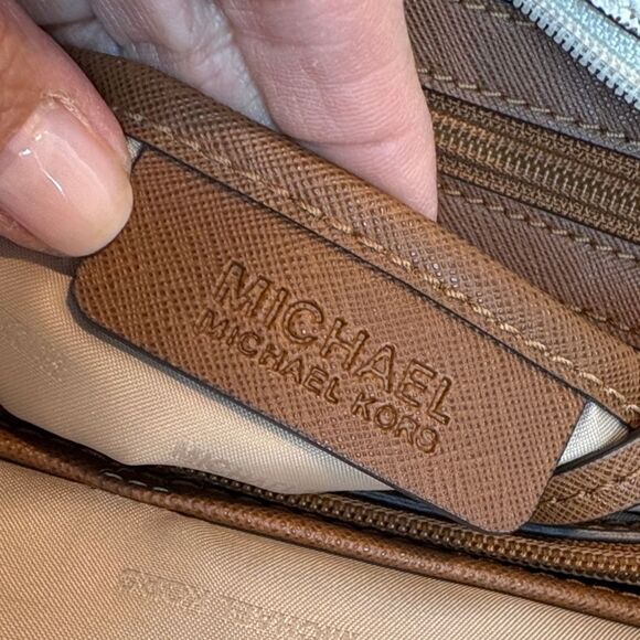 Michael Kors Jet Set Logo Large Tote Bag - Picture 16 of 16